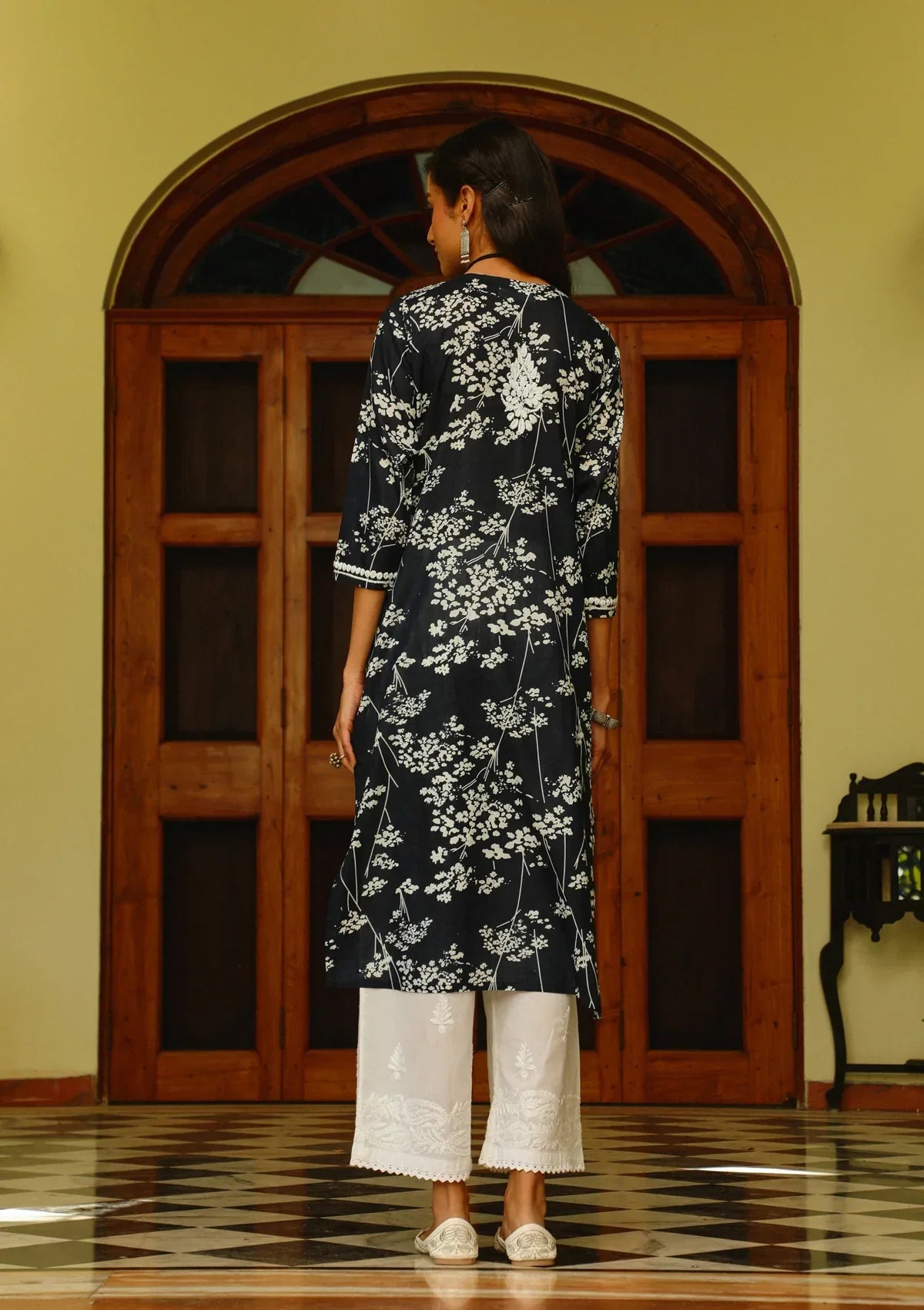 Zainab Chikankari Mulmul Straight Kurta